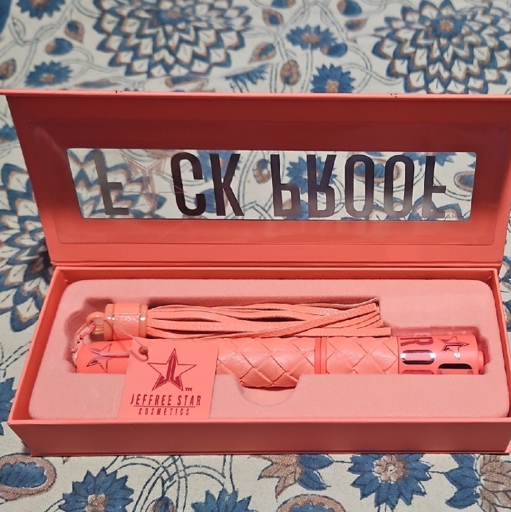 Jeffree Star's Brown Mascara Woven Coral Vegan Leather Tube & Detachable Tassle - Picture 5 of 7